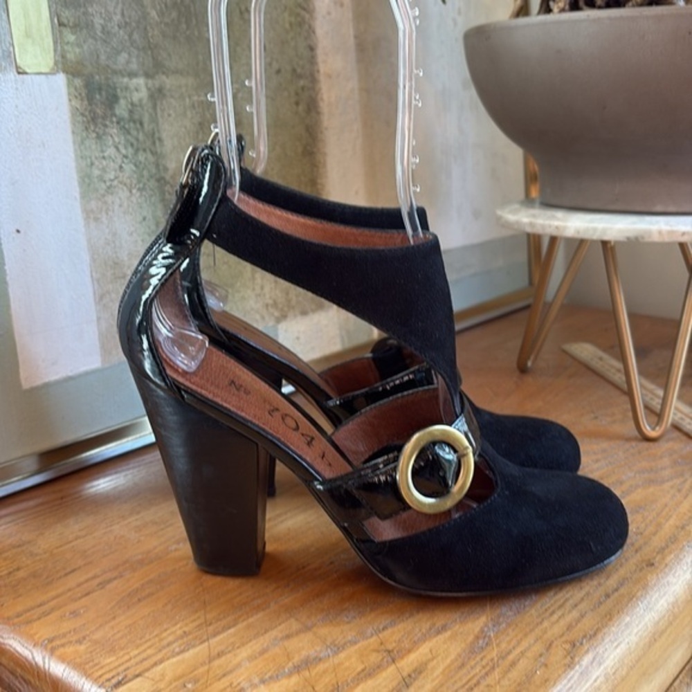 🦥 No 704b Emtlia black suede patent leather, black heel back, zip gold buckle
